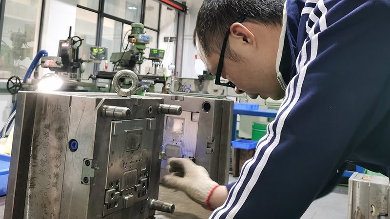 精密五金模具费用构成分析：揭秘成本背后的秘密