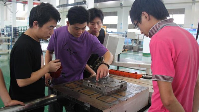 陕西吹塑模具：揭秘其制造工艺与选型要点**